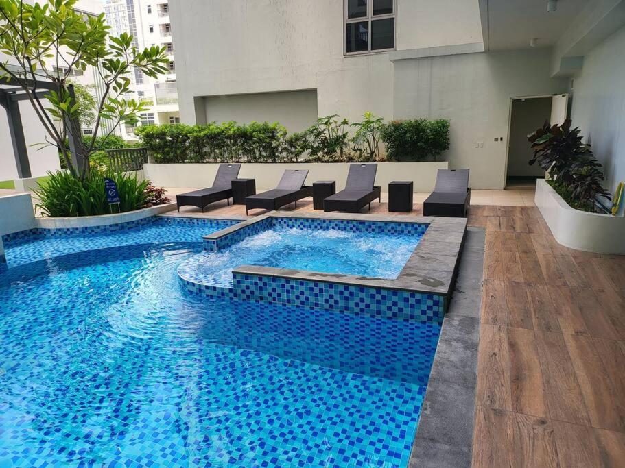 Apartmán Luxury @ Bgc Sleeps 6 Comfortably Fast Wifi Pool! Manila Exteriér fotografie