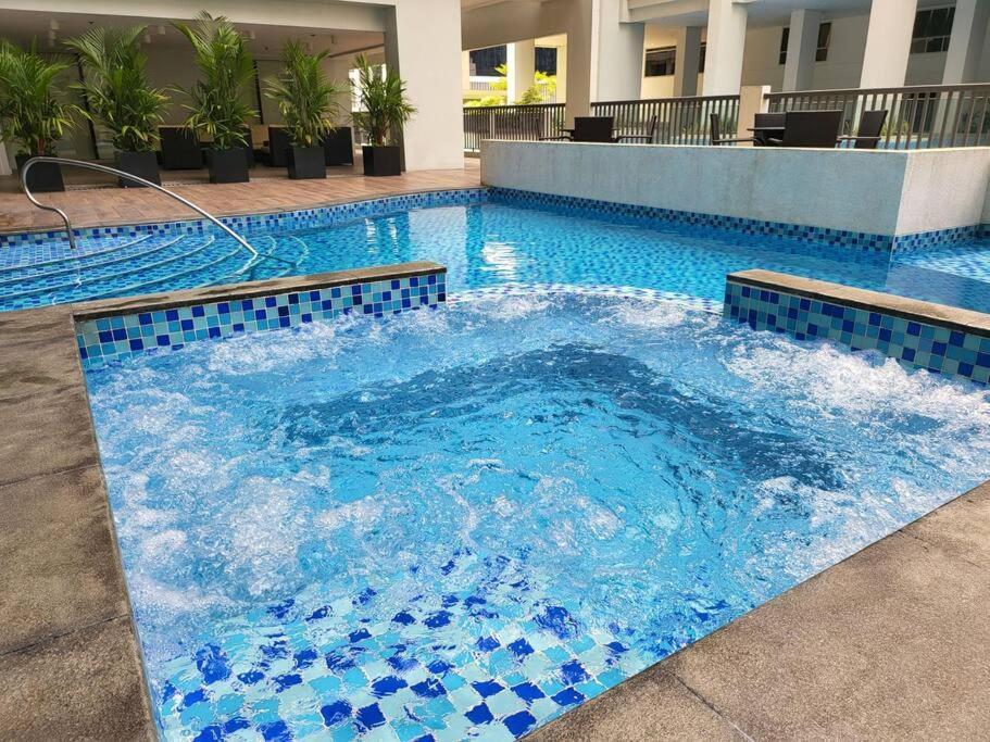 Apartmán Luxury @ Bgc Sleeps 6 Comfortably Fast Wifi Pool! Manila Exteriér fotografie
