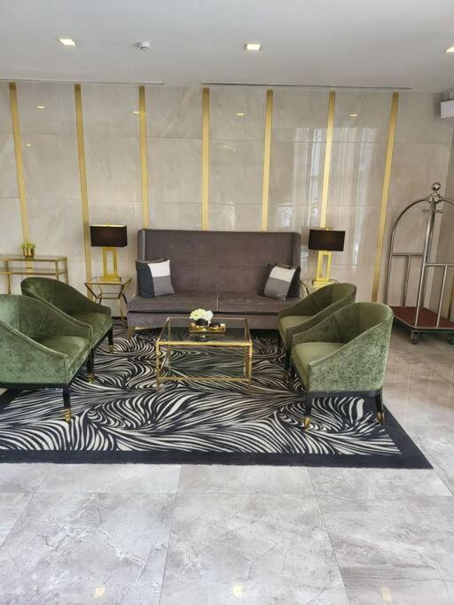 Apartmán Luxury @ Bgc Sleeps 6 Comfortably Fast Wifi Pool! Manila Exteriér fotografie