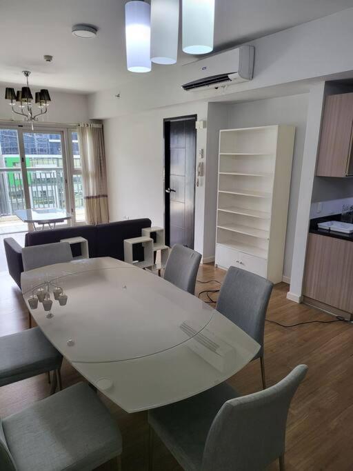 Apartmán Luxury @ Bgc Sleeps 6 Comfortably Fast Wifi Pool! Manila Exteriér fotografie