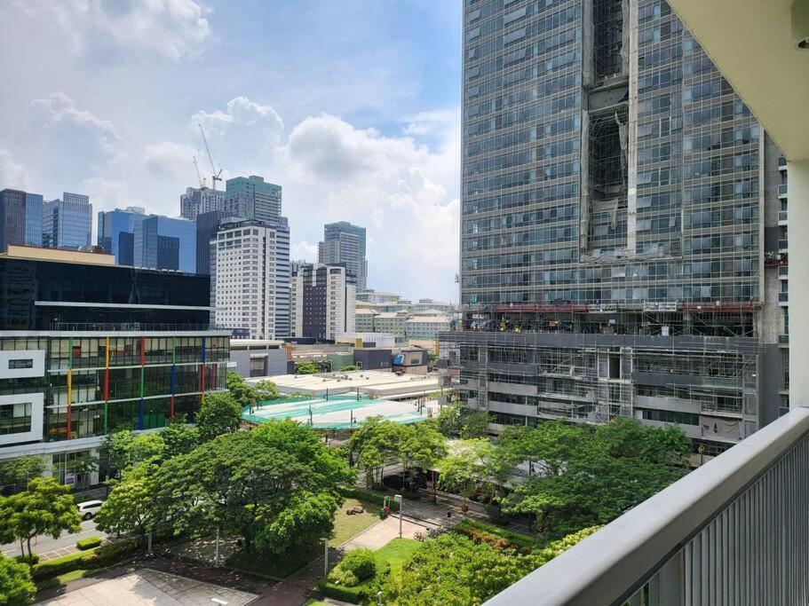Apartmán Luxury @ Bgc Sleeps 6 Comfortably Fast Wifi Pool! Manila Exteriér fotografie